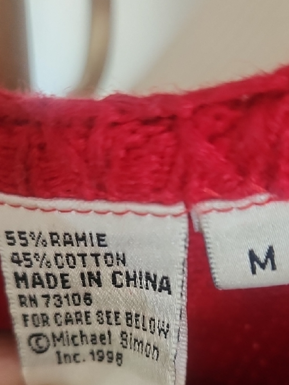Michael Simon Red Knit Label Detail - Picture 4 of 8